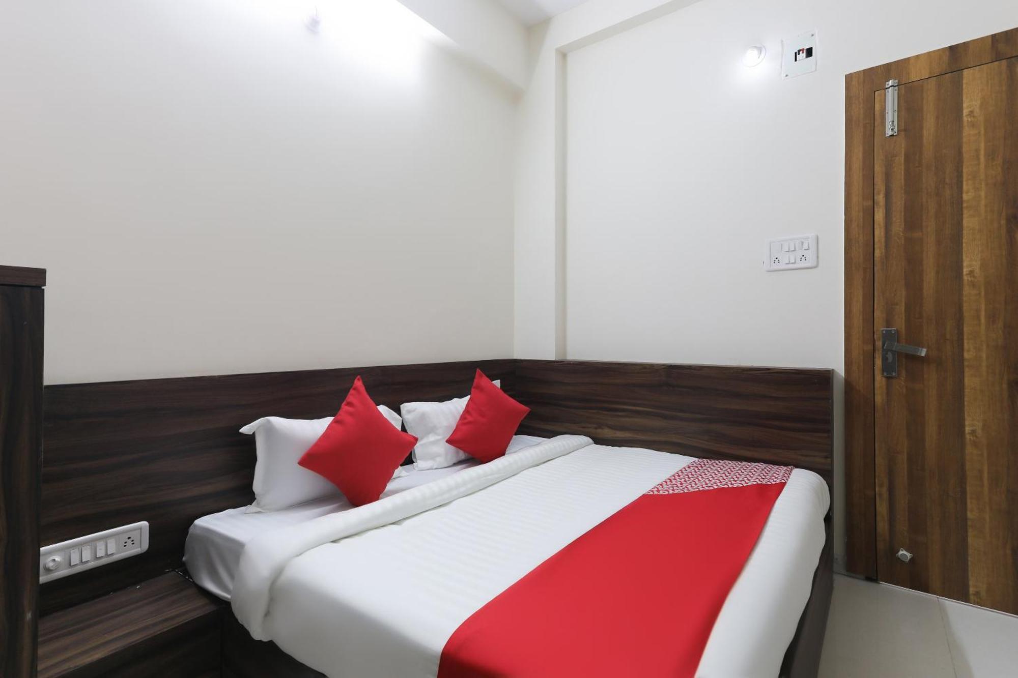 Hotel O La Flora Indore Exteriör bild