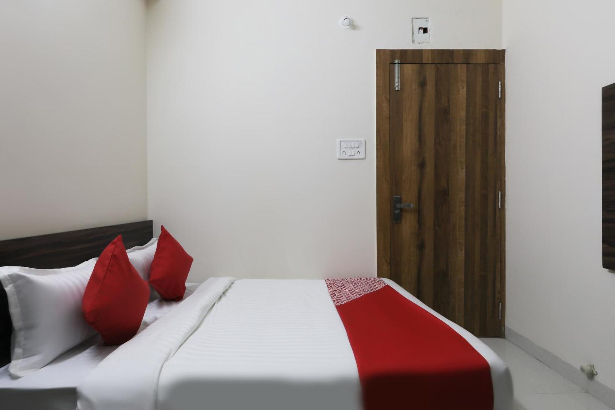 Hotel O La Flora Indore Exteriör bild
